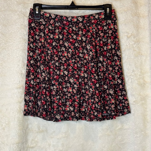 Forever 21 Soft Floral Skater Mini Skirt Womens Size Small - Picture 2 of 4